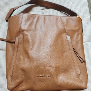 Michael Kors Hobo shoulder bag.